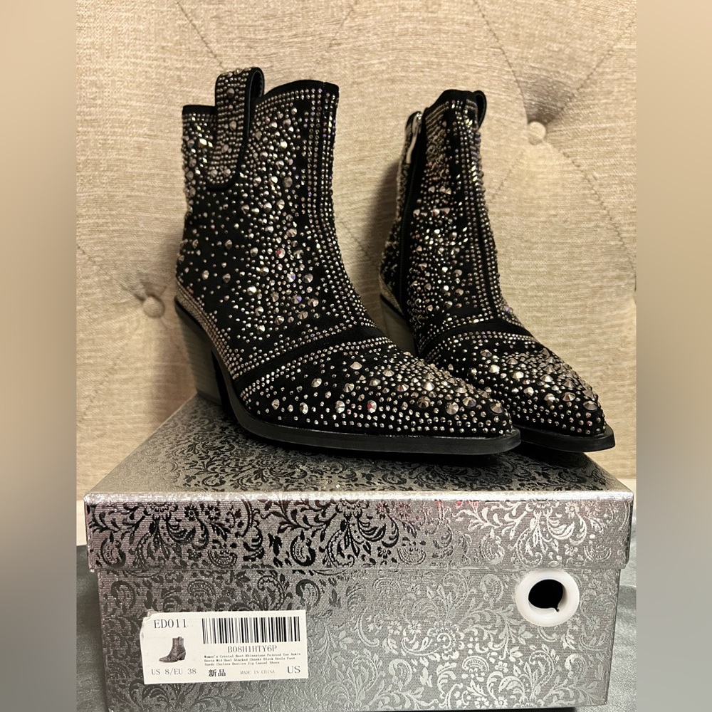 Rhinestone Cowboy Boots Sparkly with Pointed Toe and Chunky Heel Design.